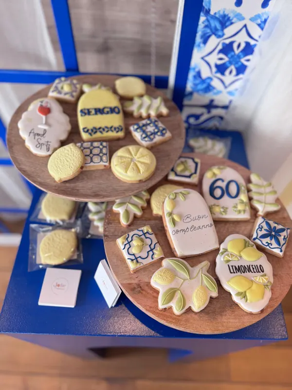 Biscuits artisanaux thème Dolce Vita et Italie : citrons et faïences bleues