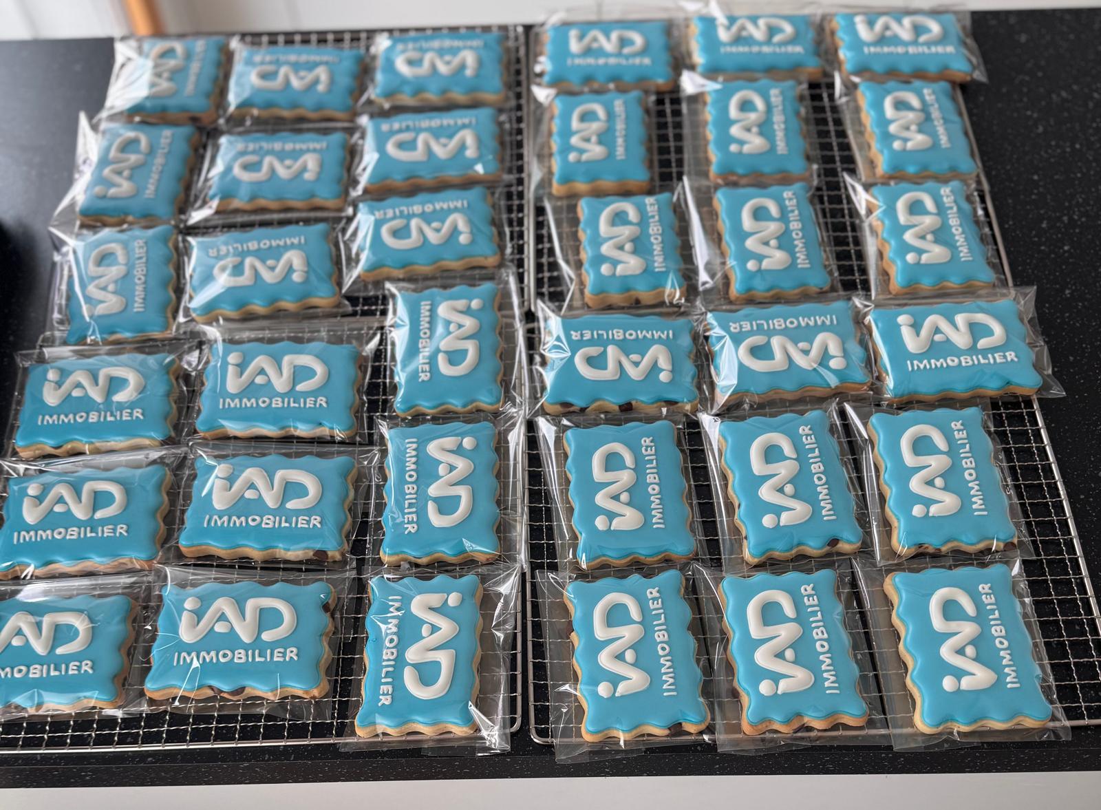Biscuits d'entreprise emballés individuellement, prêts à être offerts